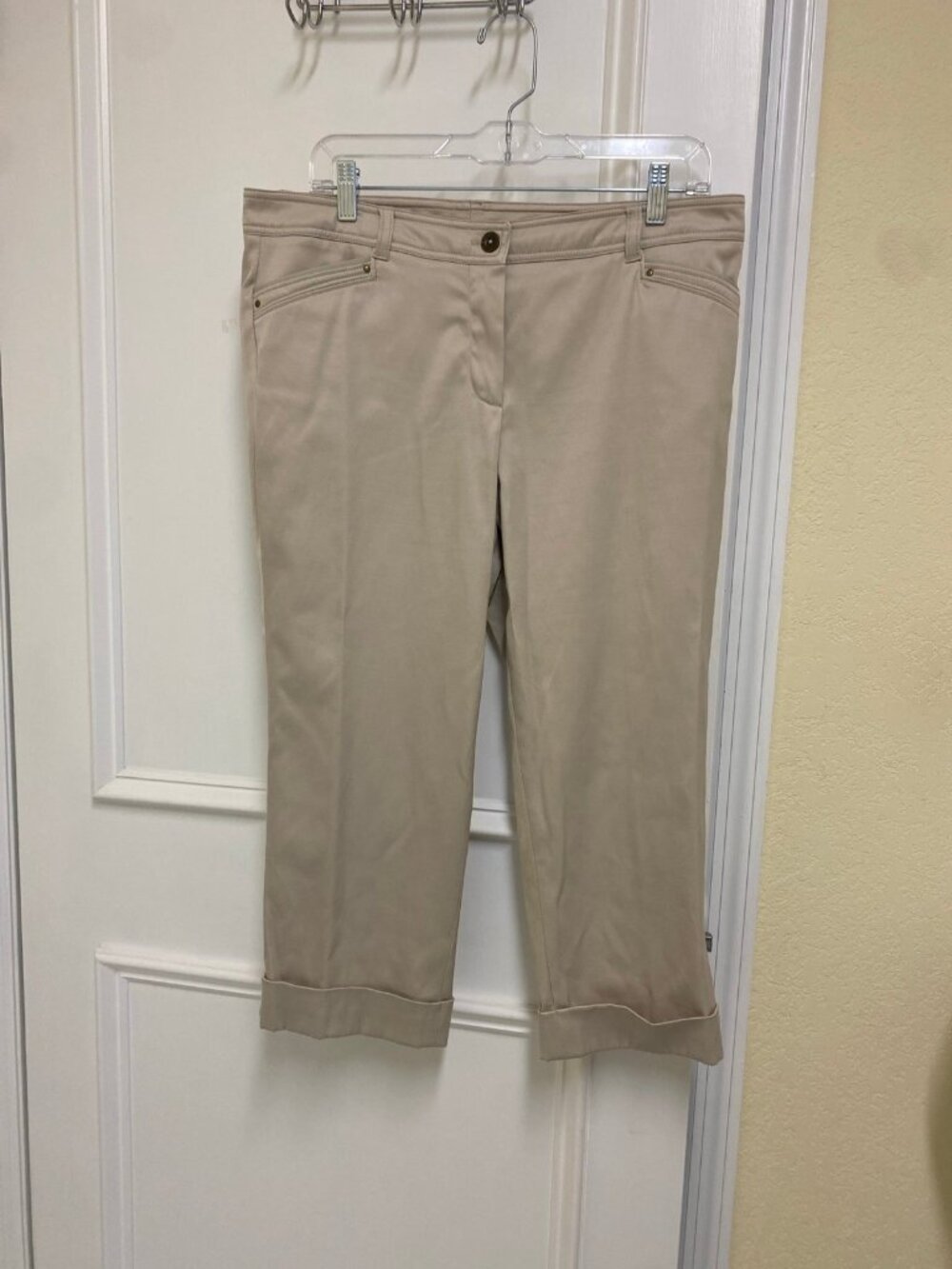 New Directions Dressy Khaki Light Tan Cream Capri Pants 12